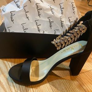 NWT Lulu’s Heels